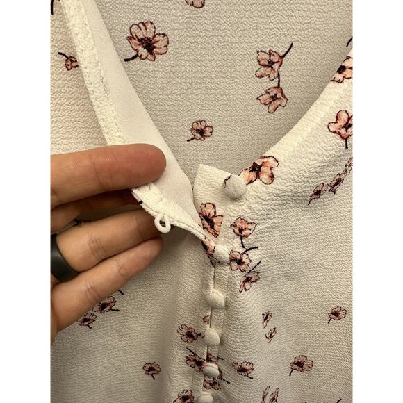 CeCe Womens Blouse Size XS White With Pink Flowers Button-Up NWT - Picture 10 of 10